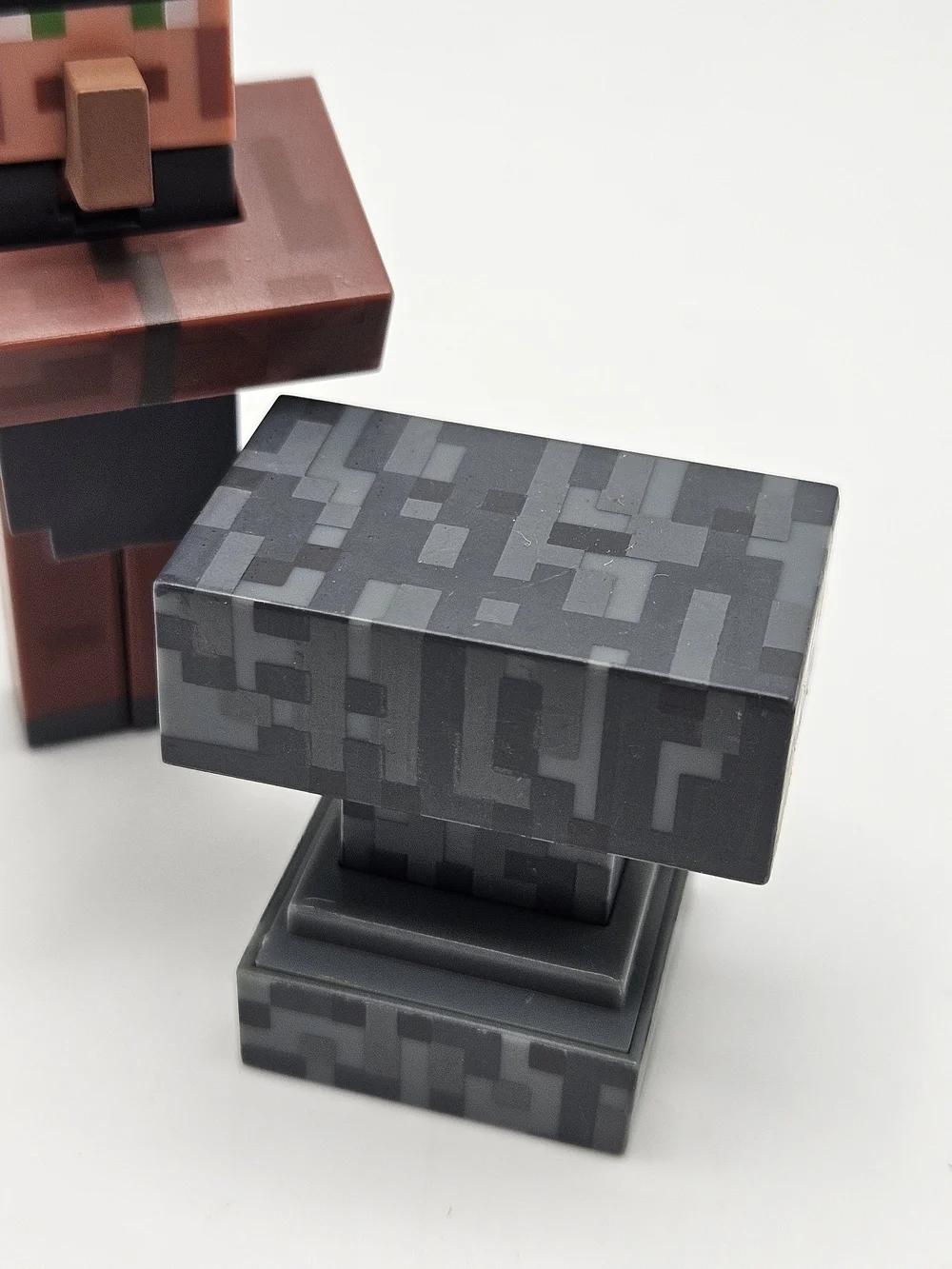 Minecraft Overworld Series 2 Figure Villager Blacksmith With Anvil Action Figure